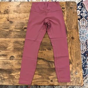 Lululemon wunder under train